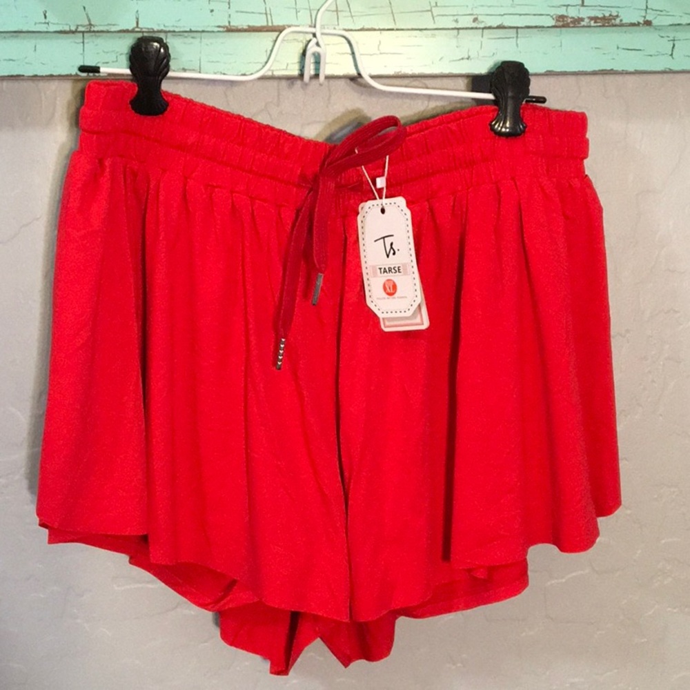 NWT XL Red Tarse Flowy sorts